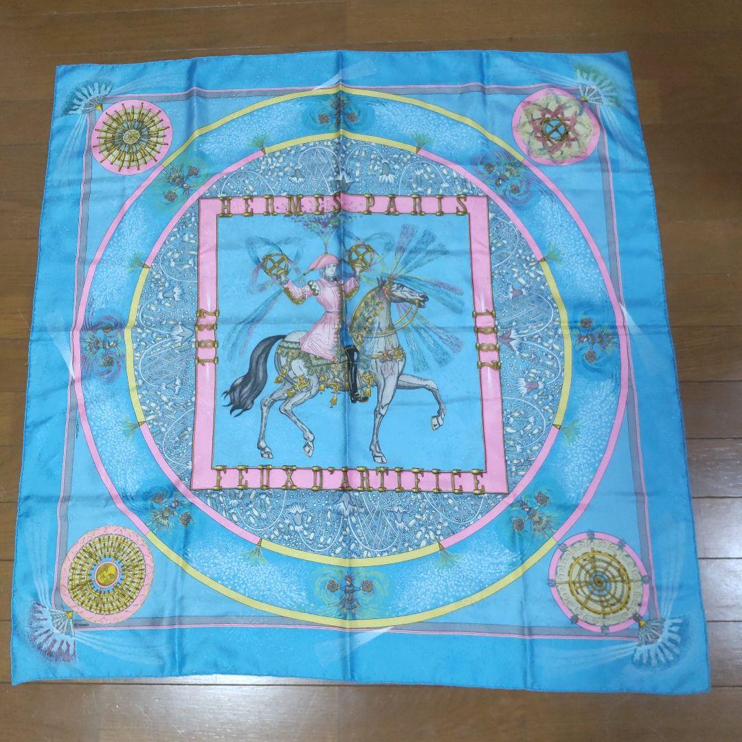 エルメススカーフ　カレ90 FEUXD'　美品　ほぼ未使用　正規店で購入