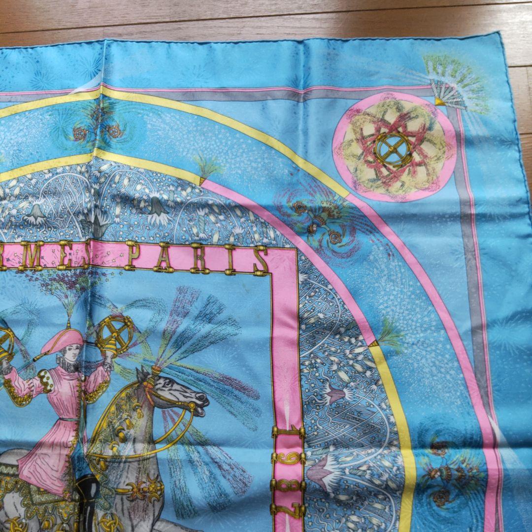 エルメススカーフ　カレ90 FEUXD'　美品　ほぼ未使用　正規店で購入