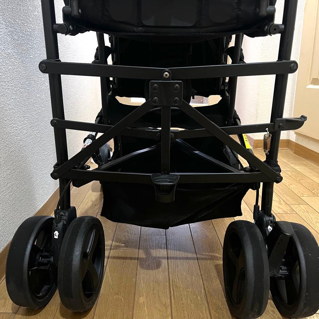 キンダーワゴン 美品 ブラック 軽量コンパクト 二人乗りべビーカー 3ヶ月〜