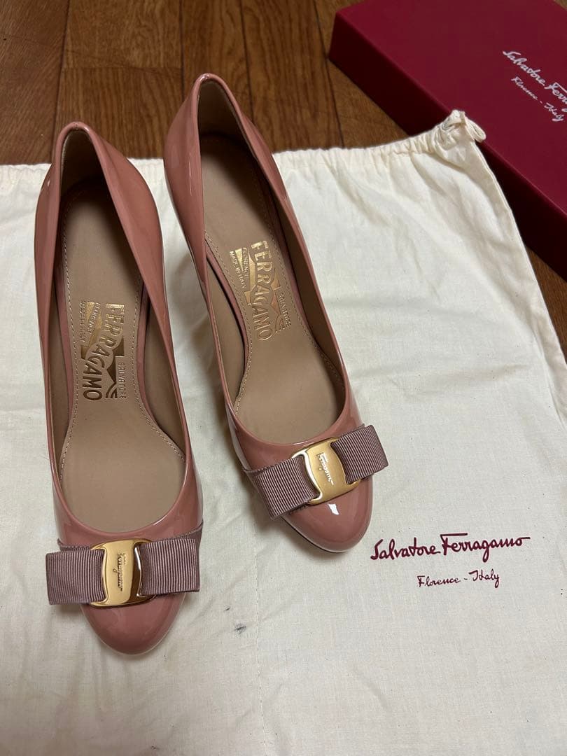 新品 フェラガモ ハイヒール サイズ6