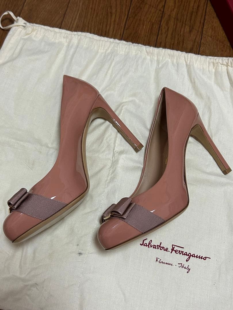 新品 フェラガモ ハイヒール サイズ6