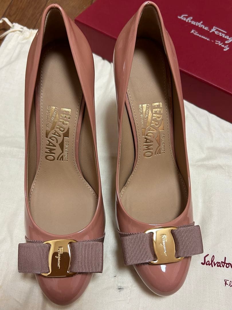 新品 フェラガモ ハイヒール サイズ6