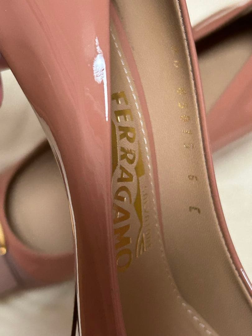新品 フェラガモ ハイヒール サイズ6