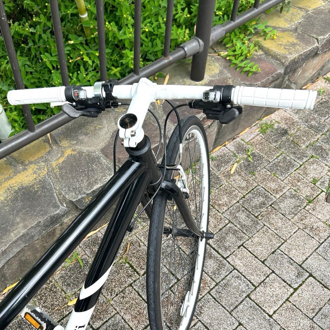 クロスバイク　ホワイト／ブラック　フェラーリ