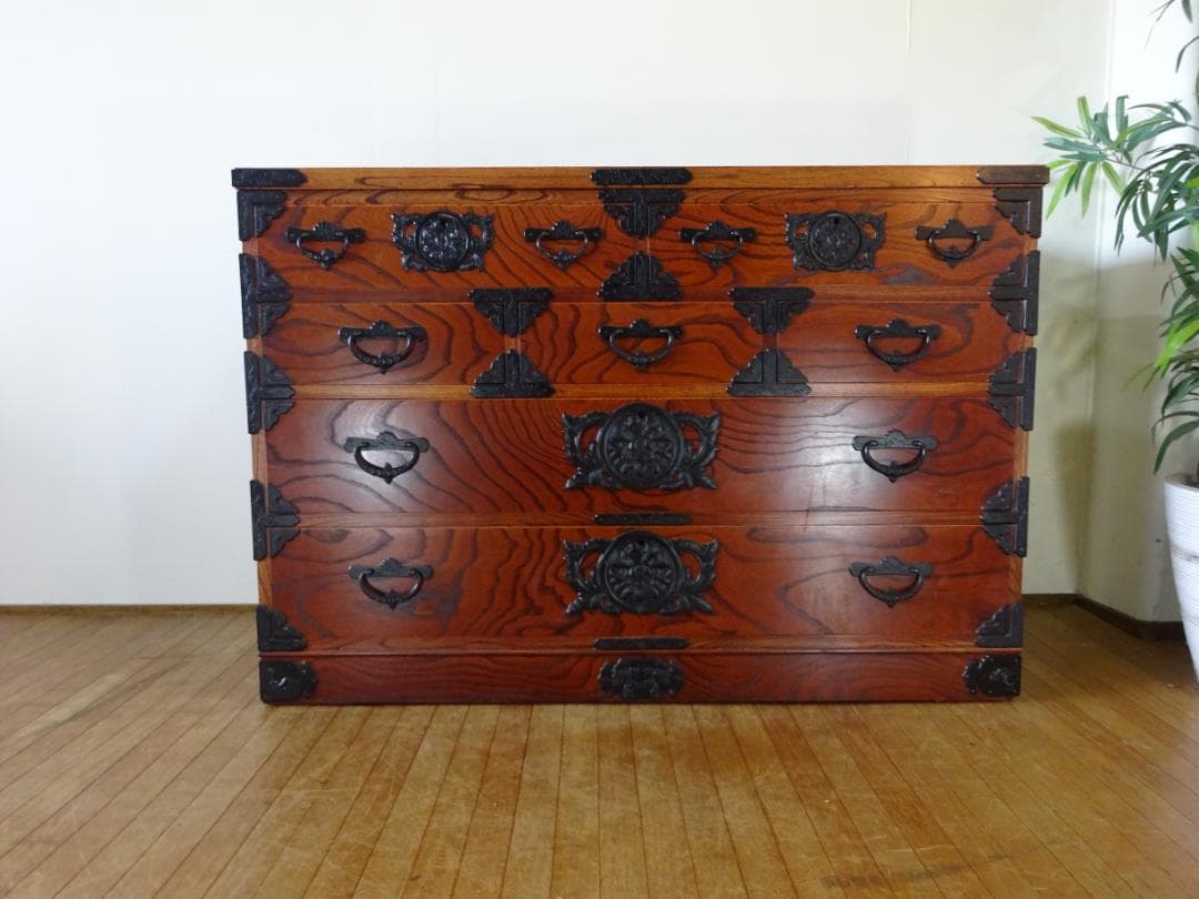 岩屋堂箪笥　菊幸　整理箪笥　チェスト　欅材　拭漆塗り　南部鉄器金具　伝統工芸品