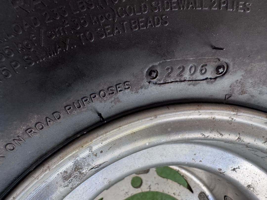 キ*K様 ケンダ SPEEDRACER 18x9.5-8 タイヤホイールセット