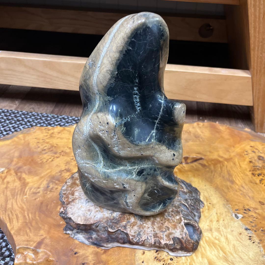 送料込み 蛇石　金運引き寄せ　蛇紋石　瘤台座付　縁起担ぎ　のぼり蛇　置物