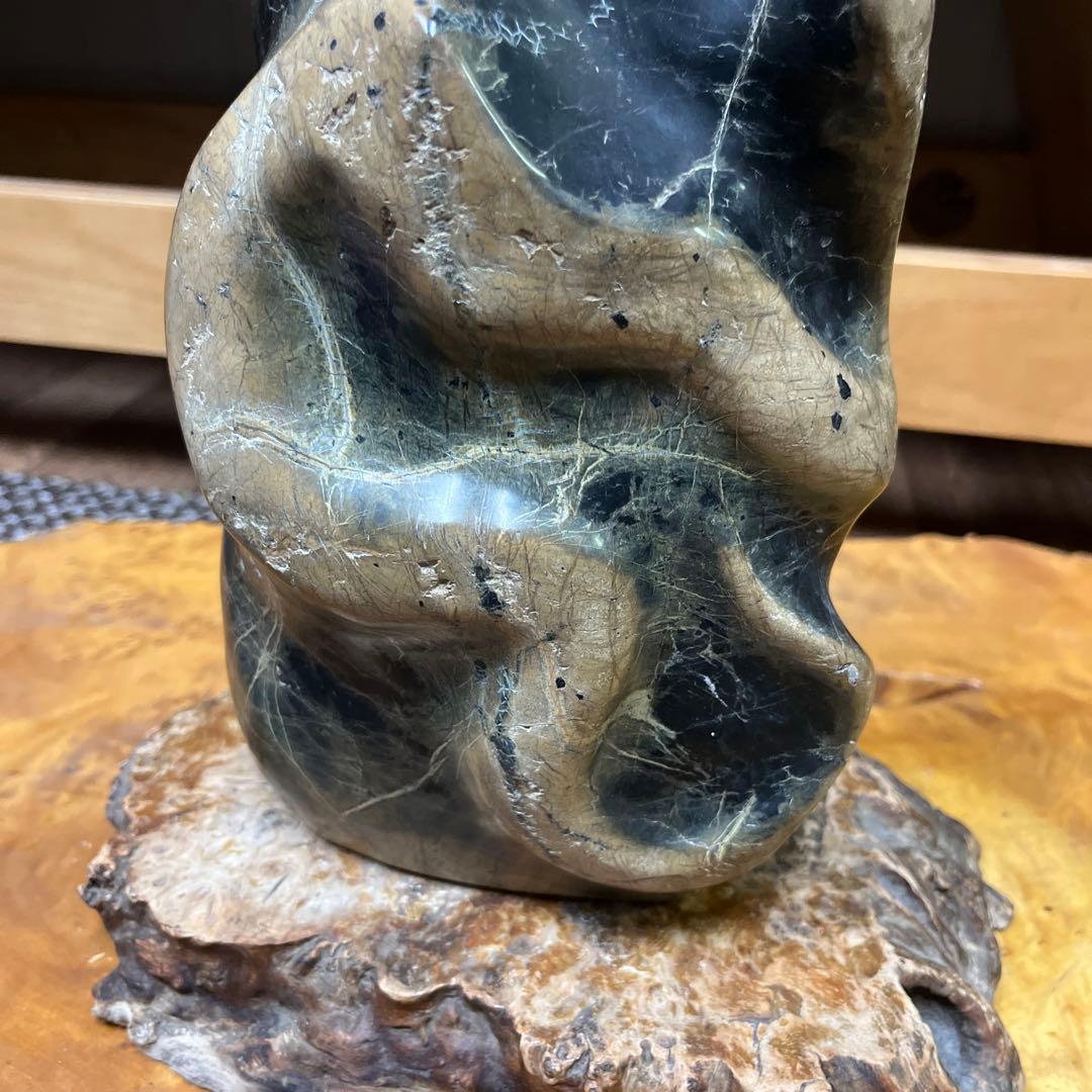 送料込み 蛇石　金運引き寄せ　蛇紋石　瘤台座付　縁起担ぎ　のぼり蛇　置物