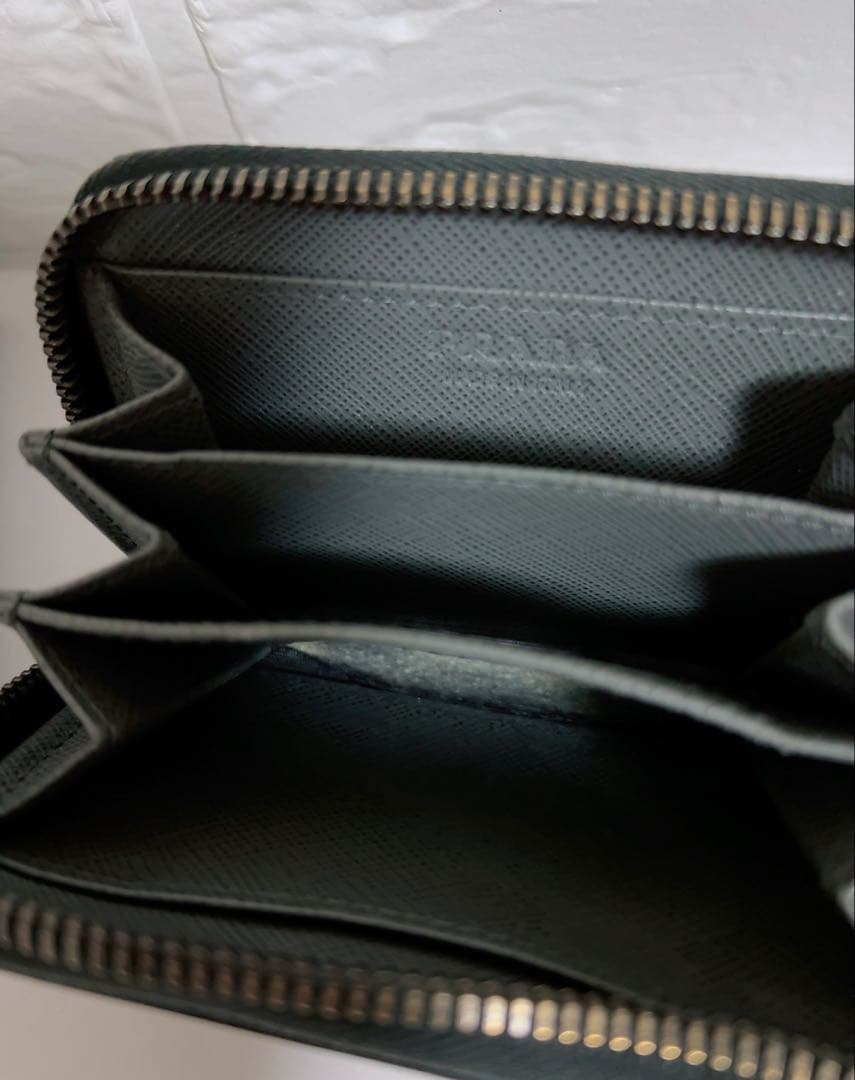 プラダ　PRADA ケース　小銭入れ　黒　男女兼用　箱　リボン付き