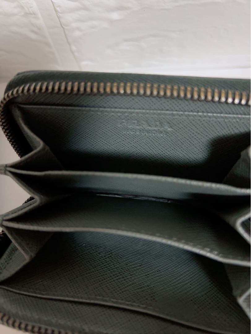 プラダ　PRADA ケース　小銭入れ　黒　男女兼用　箱　リボン付き