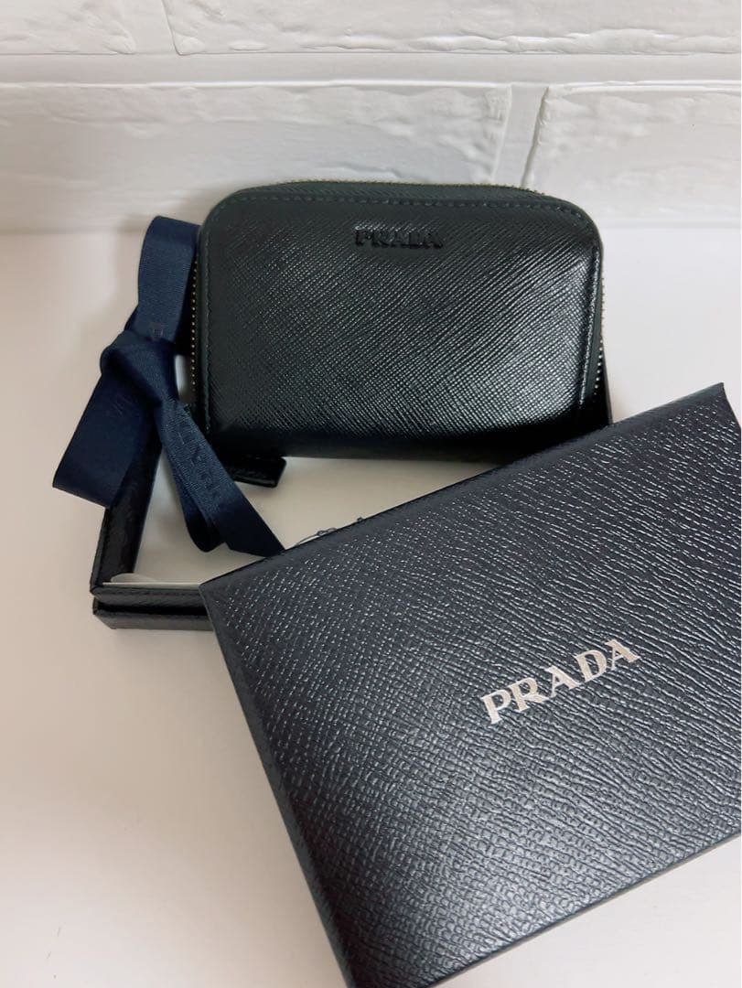 プラダ　PRADA ケース　小銭入れ　黒　男女兼用　箱　リボン付き