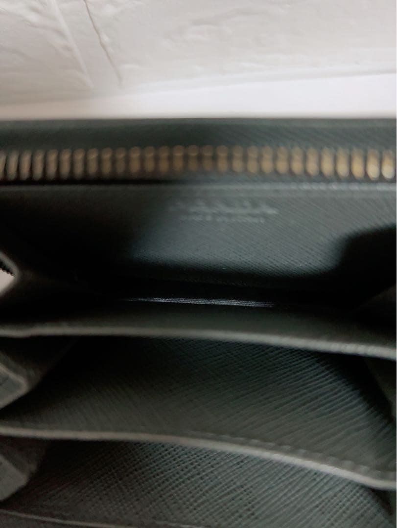 プラダ　PRADA ケース　小銭入れ　黒　男女兼用　箱　リボン付き