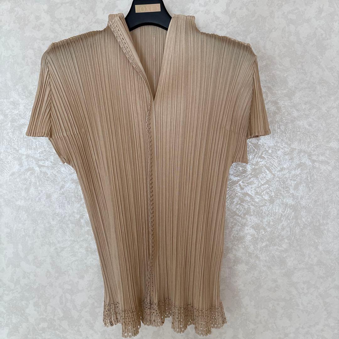 まる　 プリーツプリーズ　半袖トップス