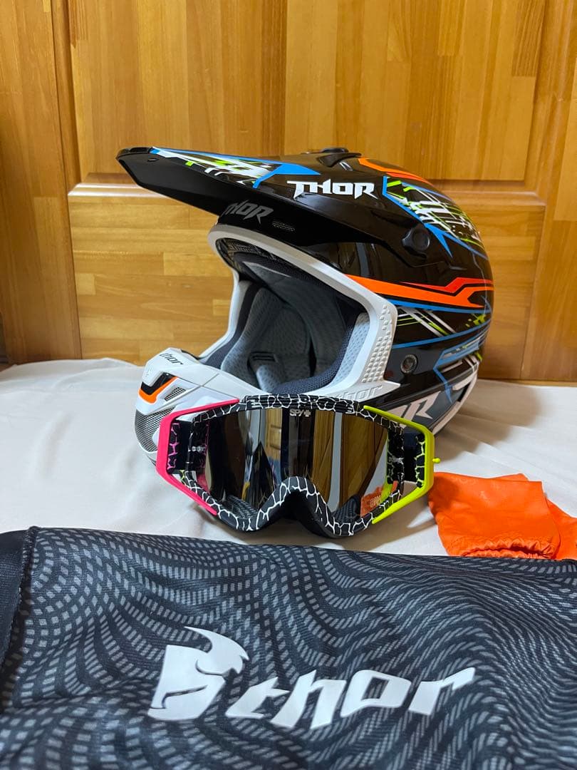 マ*ー様 THOR VERGE HELMET ゴーグル付き