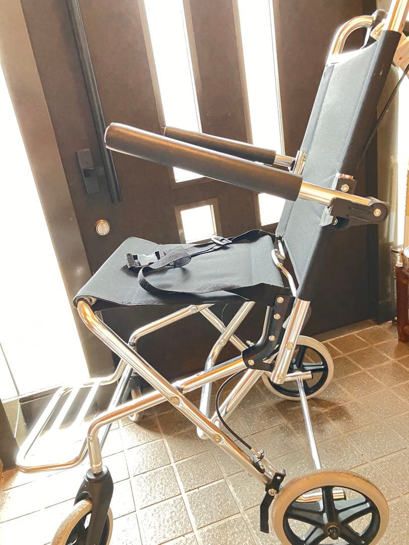 折りたたみ式介助用車椅子 黒