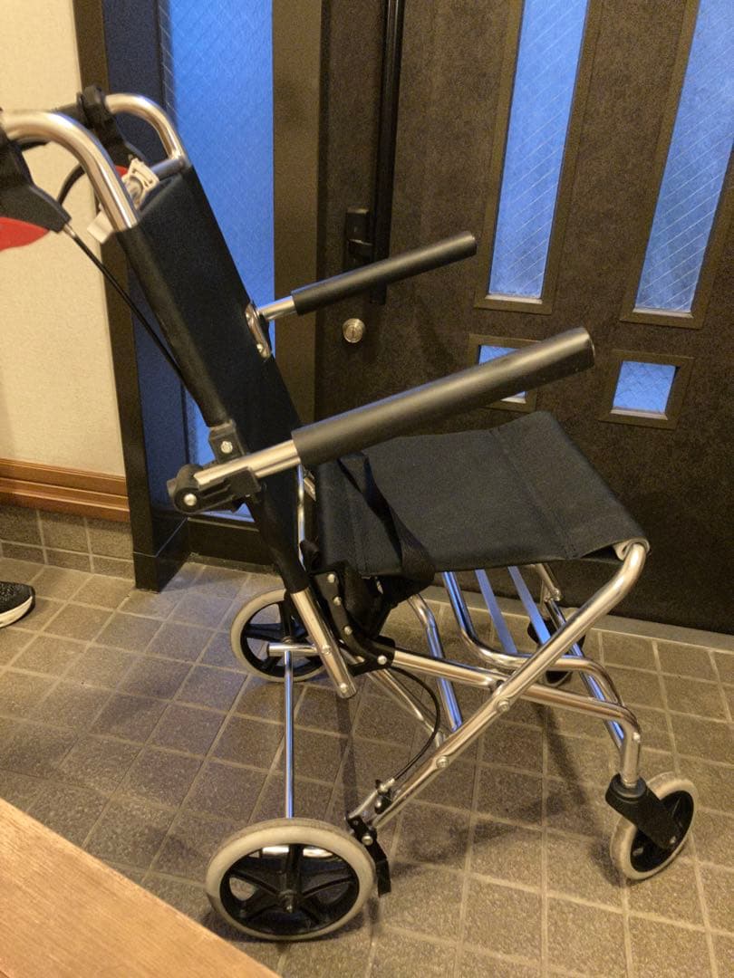 折りたたみ式介助用車椅子 黒