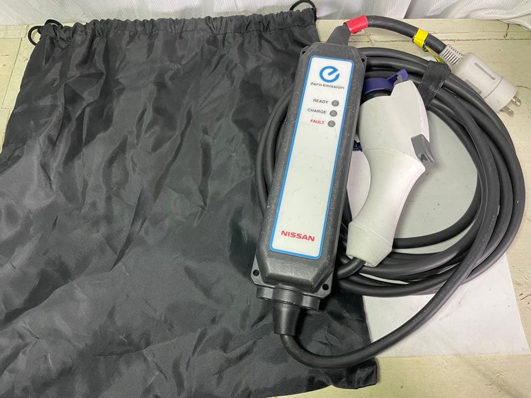 日産　リーフ　充電ケーブル　3NK5E