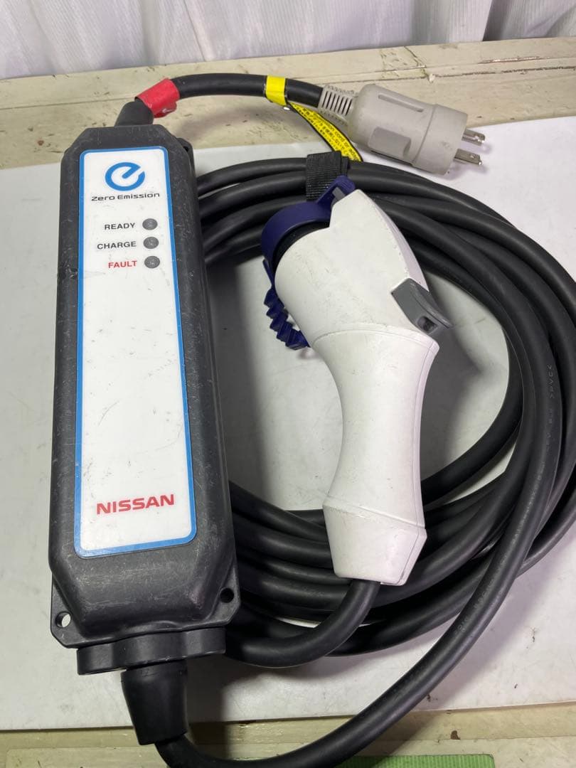 日産　リーフ　充電ケーブル　3NK5E