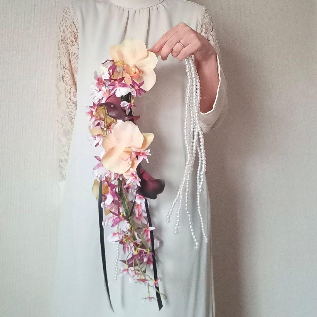 イエローピンクと胡蝶蘭　ボルドーのカラー　シャワーブーケ　ウェディングブーケ