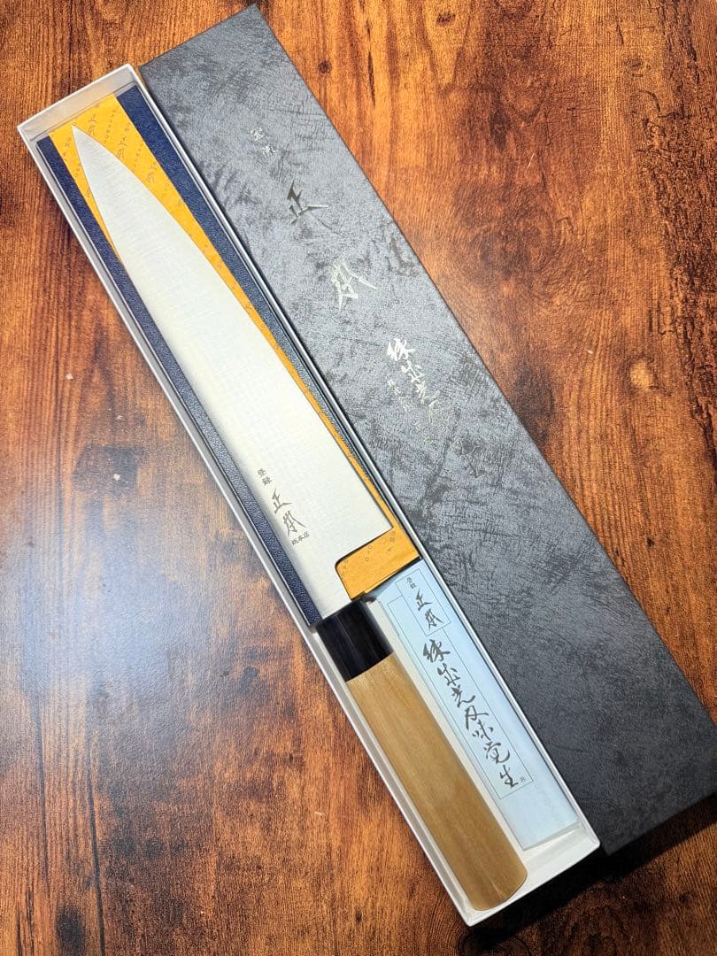 正本総本店　牛刀　包丁　スウェーデン鋼(ステンレス) 9寸　水牛柄