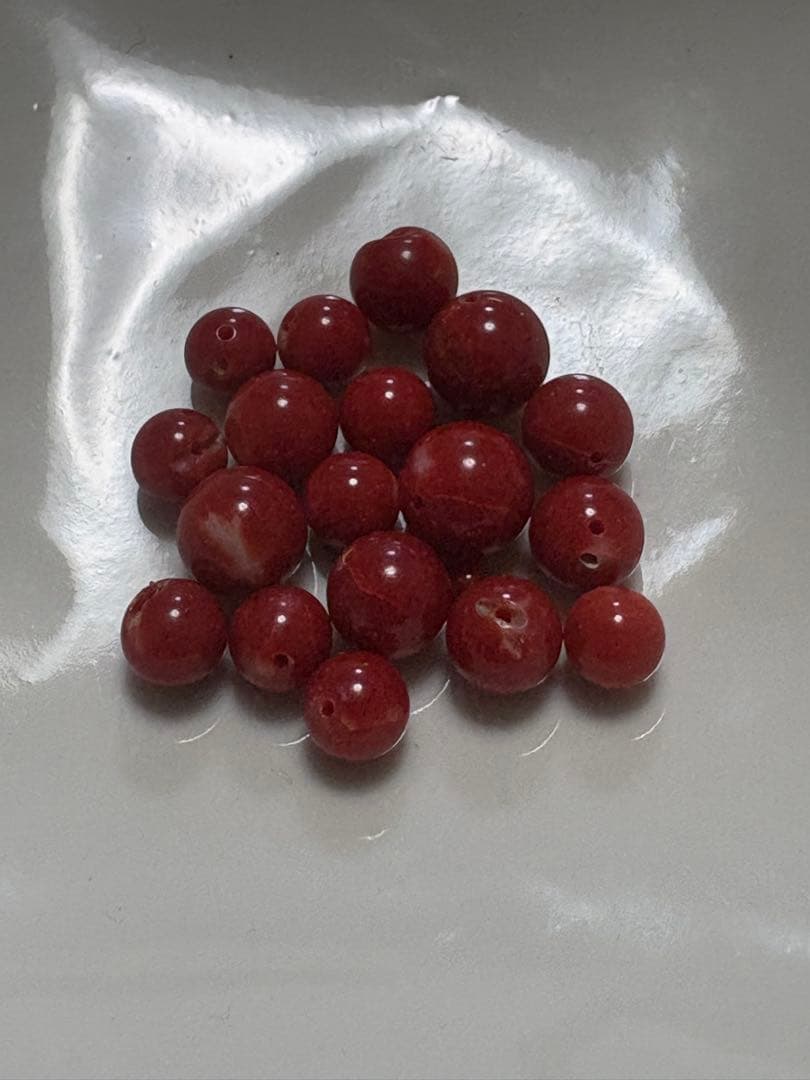 T*9様 血赤珊瑚小さめ18玉