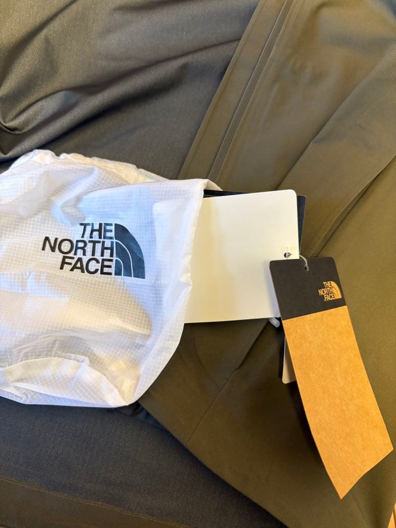 新品　The North Face フード付きナイロンジャケット ニュートープ