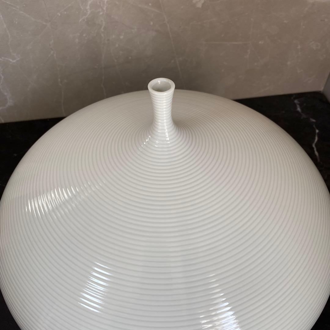 【中尾恭純】　中仙窯　白磁千段　有田焼　白磁線段壺　大　直径30センチ以上