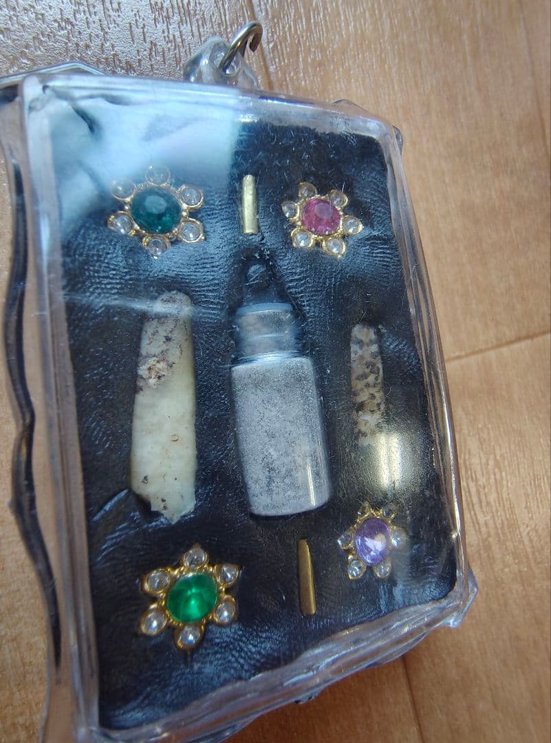 【MADAME】タイのお守りプラクルアン！骸骨とカラス！金運アップ！？