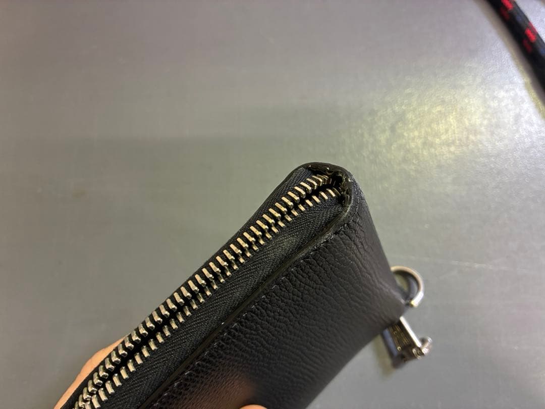 MONCLERモンクレール ラウンドジップ ネックストラップ付き メンズ