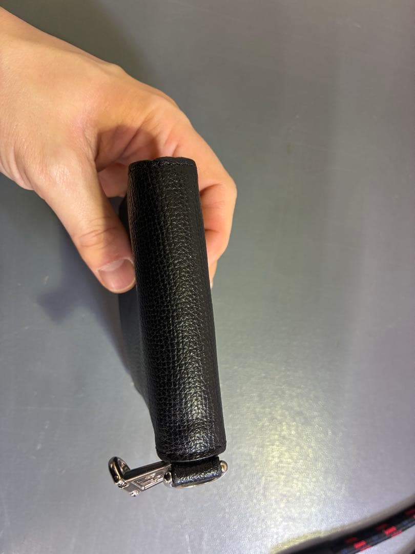 MONCLERモンクレール ラウンドジップ ネックストラップ付き メンズ