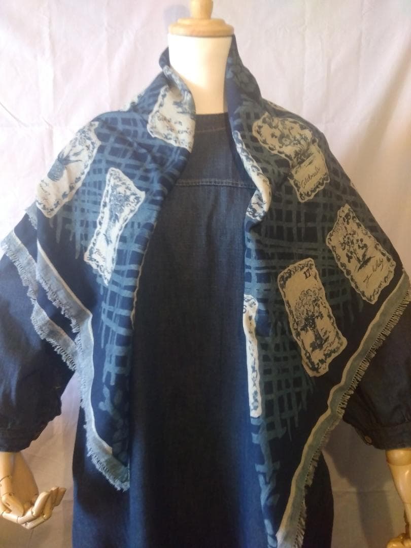 n*y様 【新品】45R　ネイビー色　多数の花柄プリント スカーフ　フリンジ付