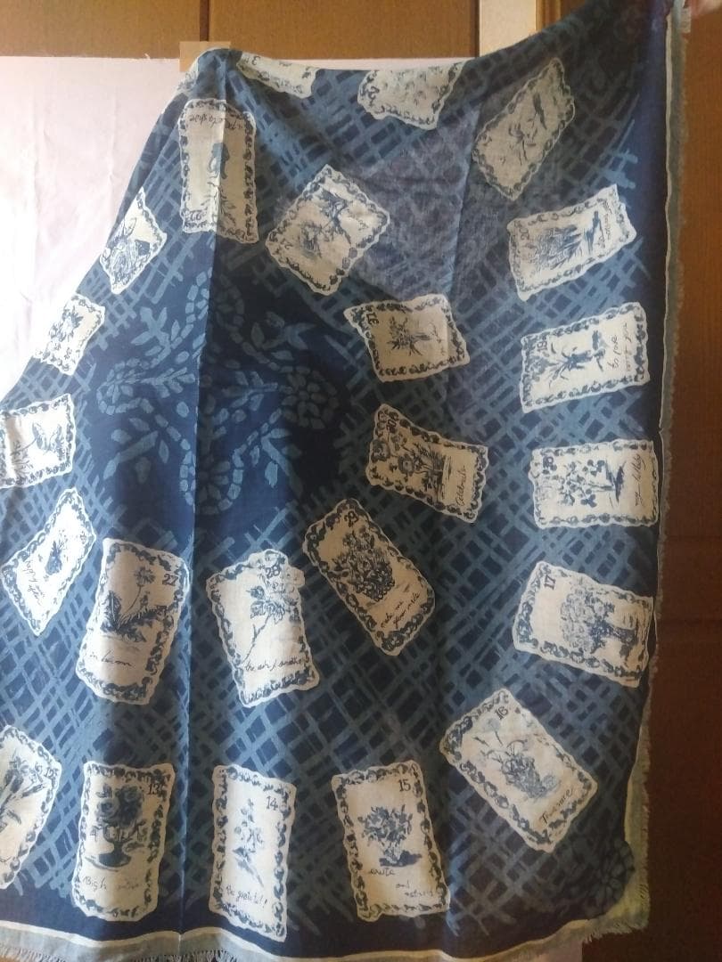 n*y様 【新品】45R　ネイビー色　多数の花柄プリント スカーフ　フリンジ付