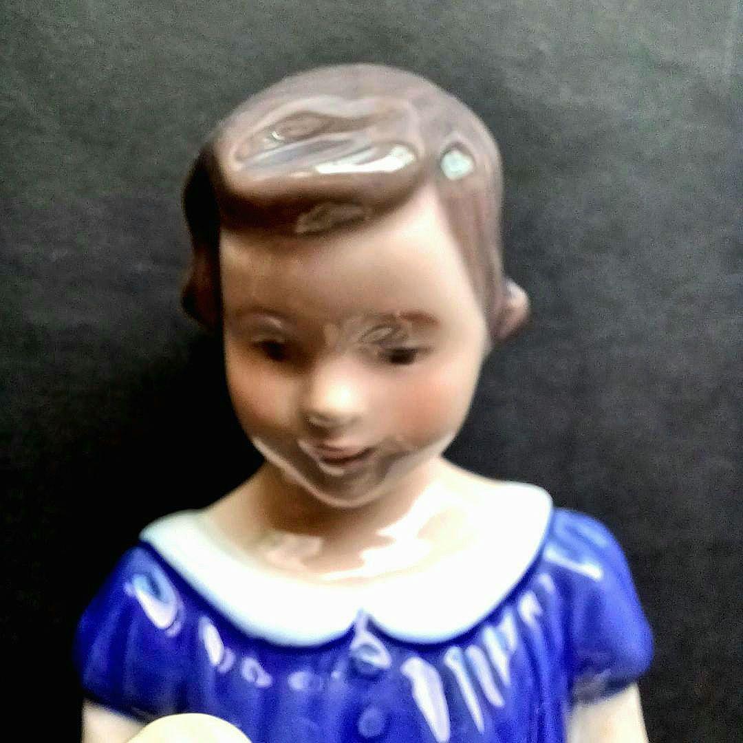 【nknk様】　ロイヤルコペンハーゲン フィギュリン 少女と犬