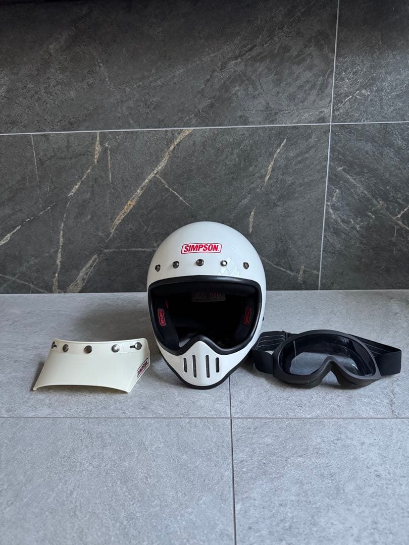 美品　SIMPSOM Ｍ50ヘルメット ホワイト　送料無料！