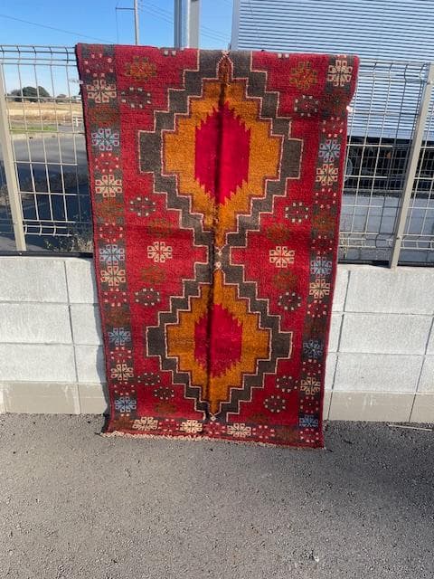 アンティークカフカズデザインのアフガニスタンバルーチラグ 187x103 cm