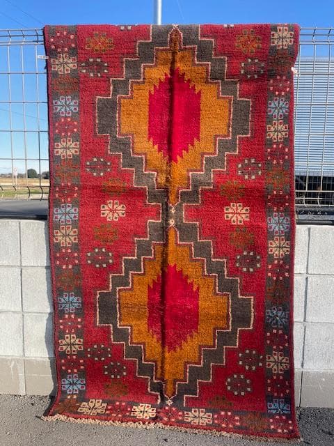 アンティークカフカズデザインのアフガニスタンバルーチラグ 187x103 cm