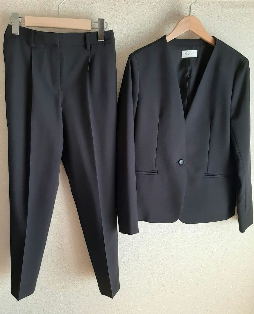 PLST プレミアムオックスカラーレスジャケット&テーパードパンツ黒セットアップ