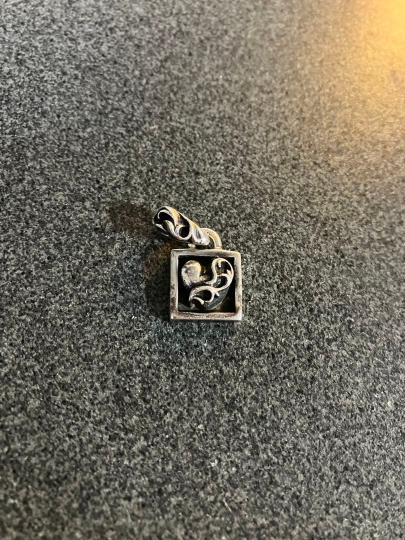 クロムハーツ　フレームド　ハートチャーム