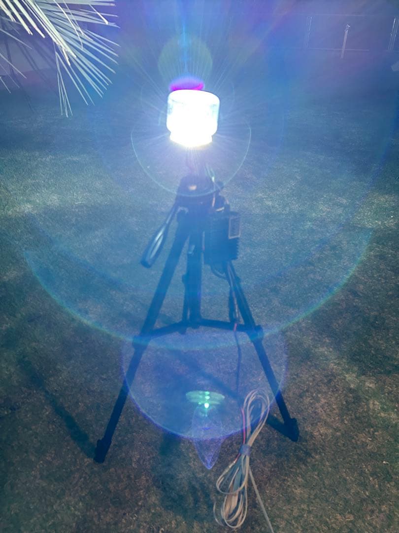 灯火採集　三脚型　ライトトラップ　HID 100w 紫外線放出加工済