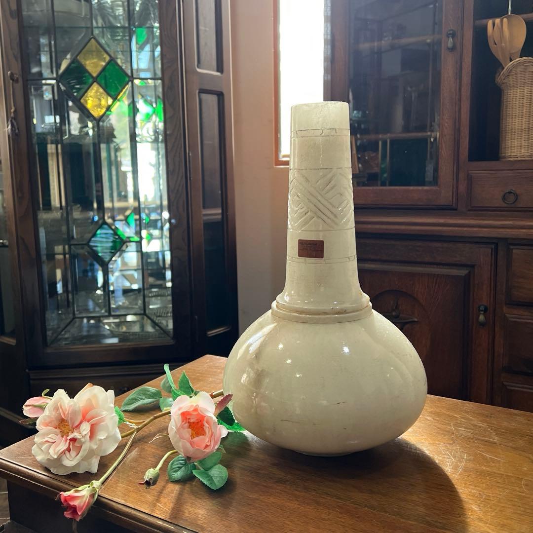 k155 スペイン製 石彫刻のフラワーベース 飾り壺 ホワイト系 アラバスター