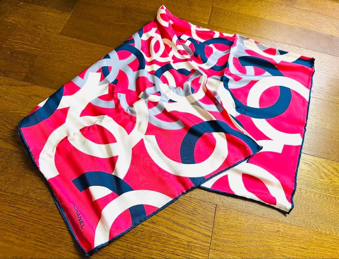 CHANEL シルク スカーフ 円形モチーフ　未使用品