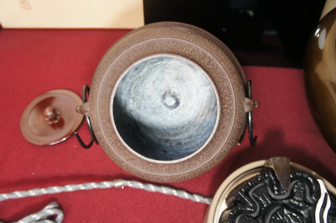 ☆美品 未使用 在銘真形釜添え 唐銅朝鮮風炉 釜鐶 400W電熱器 敷板送料込み