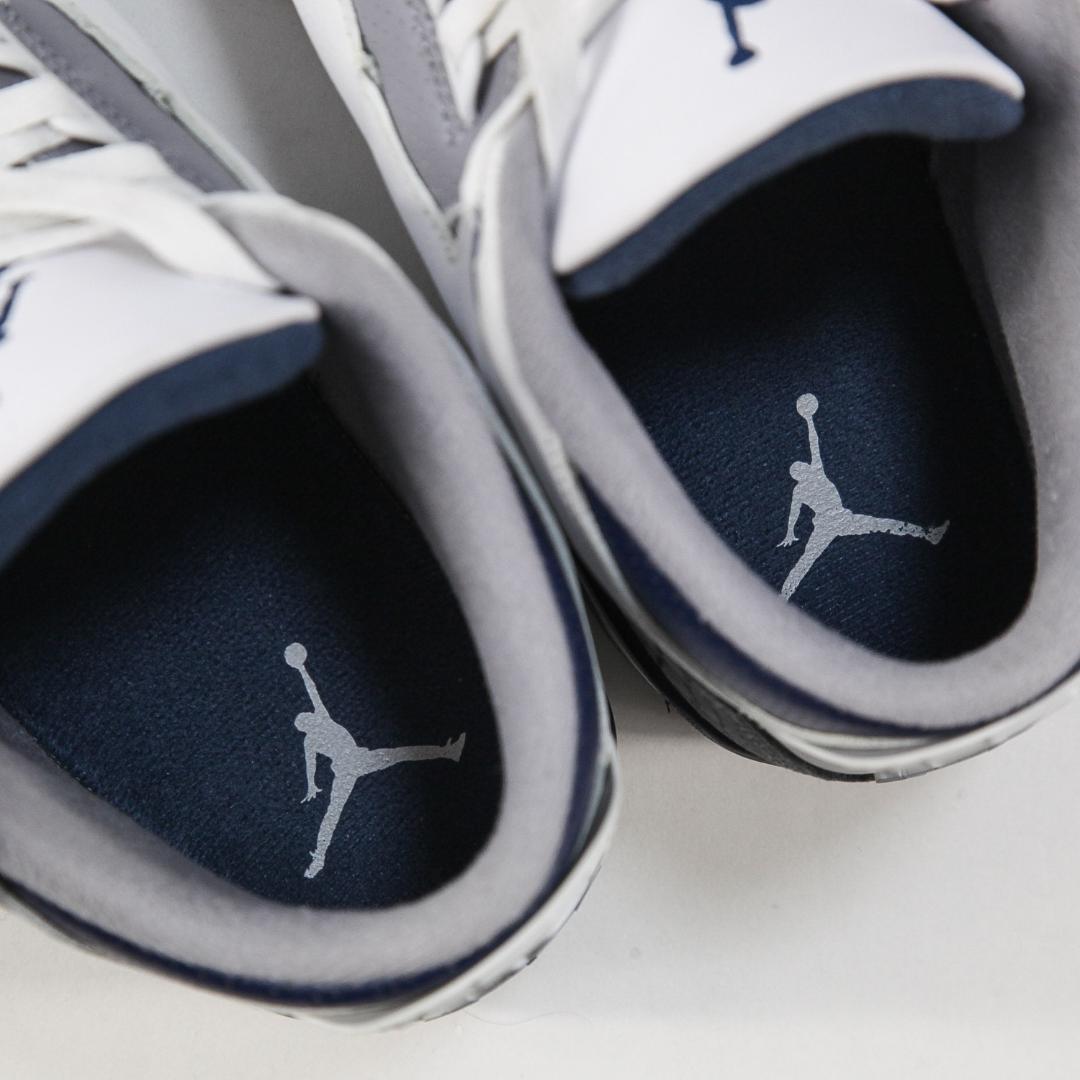 靴 NIKE AIR JORDAN 3 RETRO CT8532-140 30cm