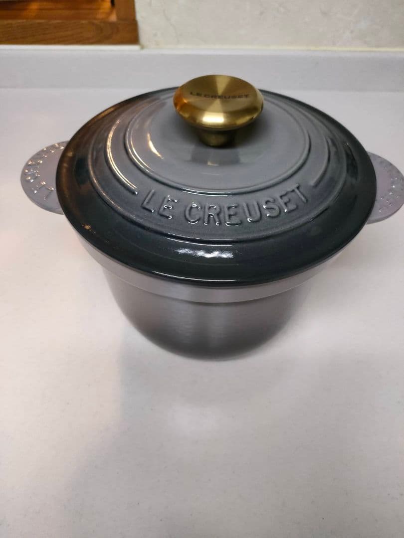 ルクルーゼ　ココットエブリィ　フリント　ゴールドツマミ　18cm