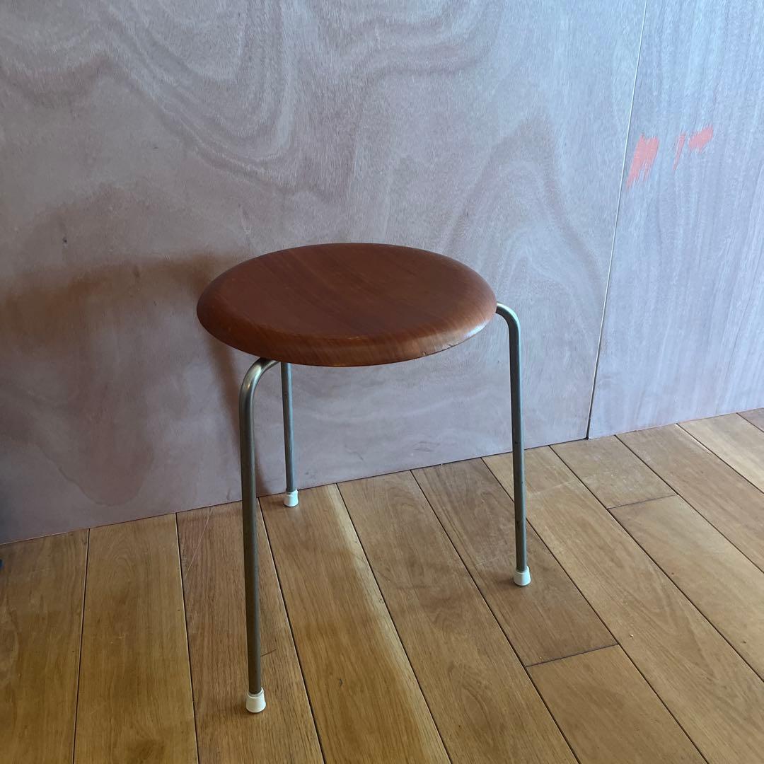 アルネヤコブセン　ドットスツール