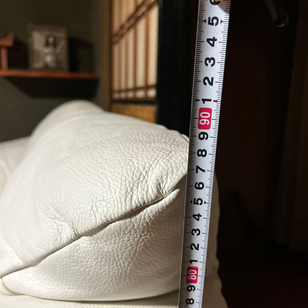 サコモデイ　ホワイトレザー 2人掛けソファ　Saccomodi