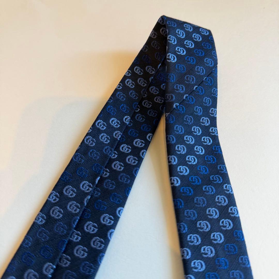 極美品　グッチ　GUCCI ネイビーGG柄　ストライプ柄　青系　希少品ネクタイ