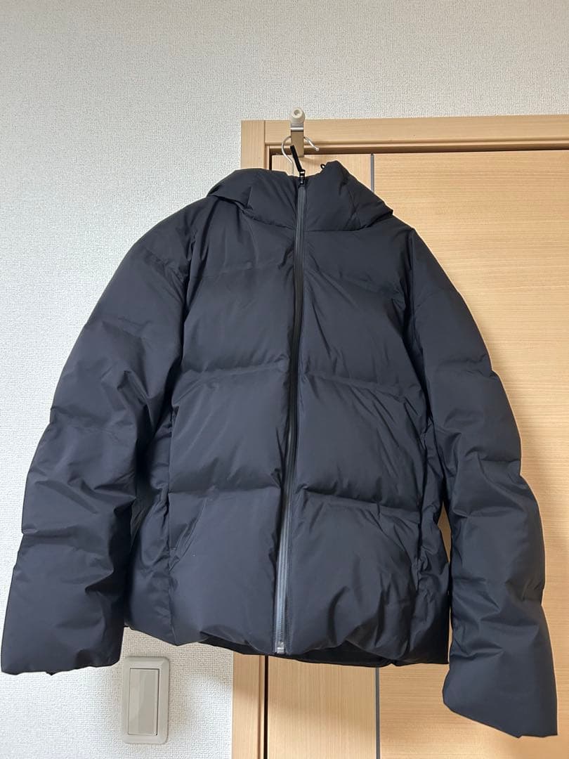 2025年新作 ユニクロ シームレスダウンパーカー M ブラック