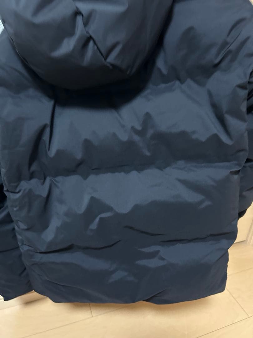 2025年新作 ユニクロ シームレスダウンパーカー M ブラック