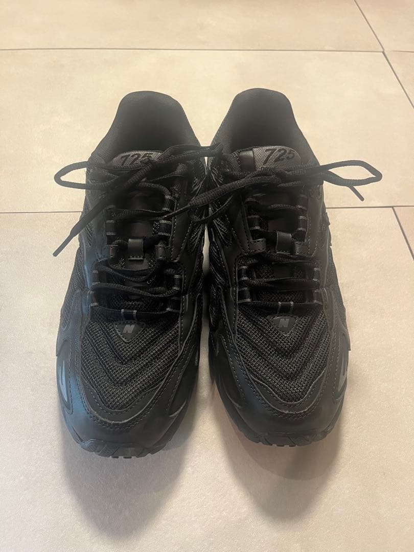 New Balance 725 ブラックスニーカー